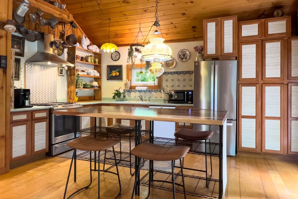 015 Creative Kitchen – 747 Crystal Meadows
