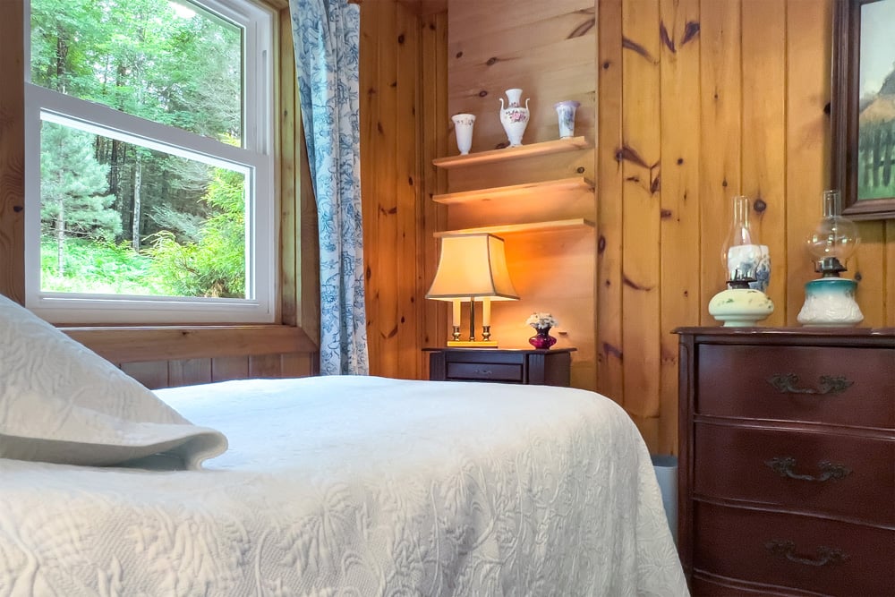 024 Rightside bedroom – 747 Crystal Meadows
