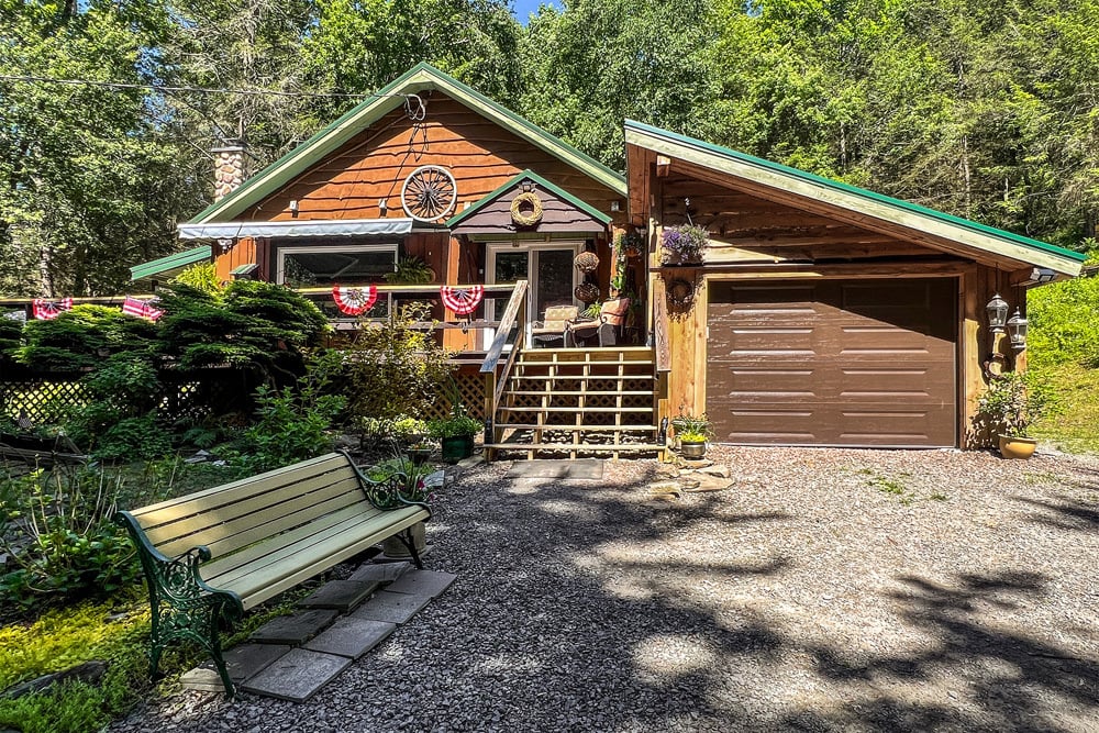 036 1-car garage – 747 Crystal Meadows