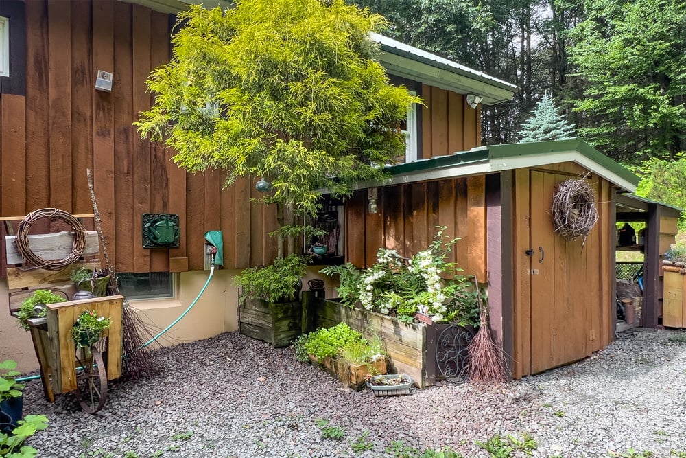 050 Great Storage Options – 747 Crystal Meadows