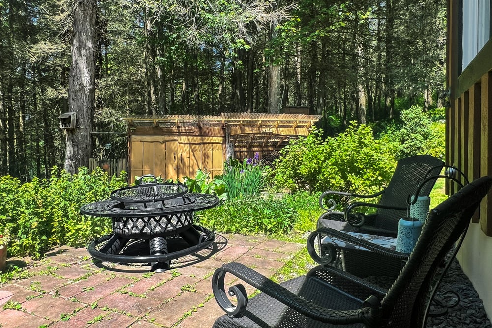 054 Outdoor Living Spaces – 747 Crystal Meadows