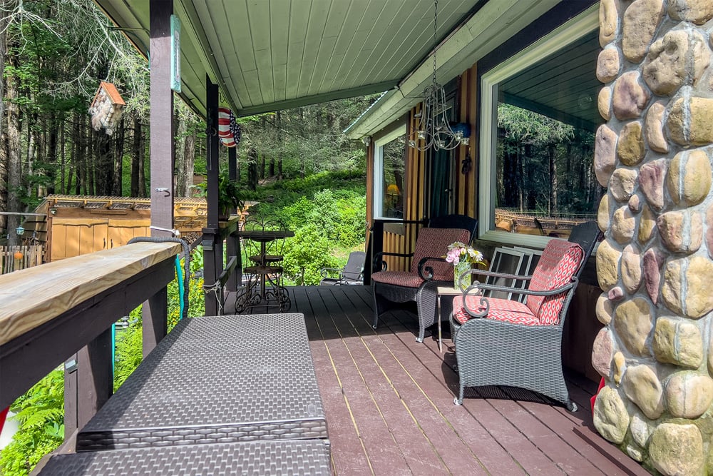 056 Outdoor Living Spaces – 747 Crystal Meadows