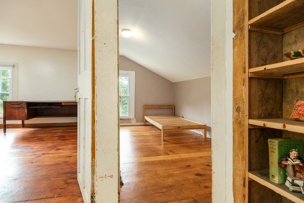 035 2nd Floor landing - 7881 County Hwy 14