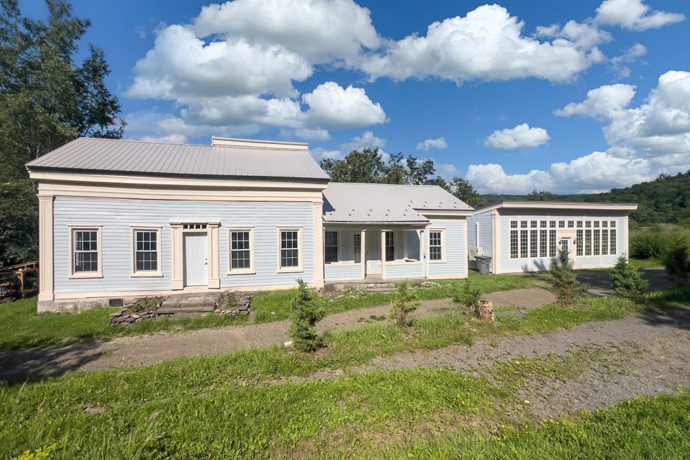 052 Modernized Classic - 7881 County Hwy 14