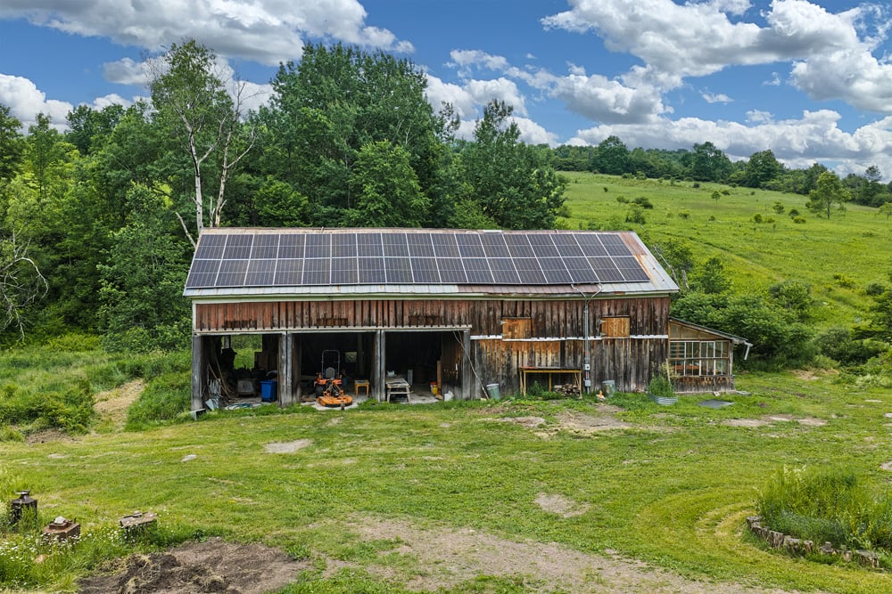 055 Carriage Barn w Solar - 7881 County Hwy 14